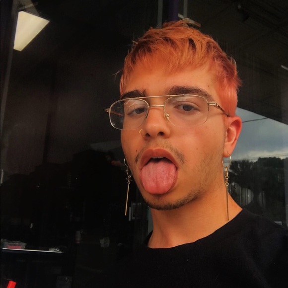 Meet your Posher, Nico - Picture 1 of 1